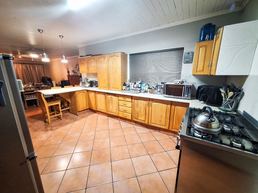 4 Bedroom Property for Sale in Kannoniers Park North West